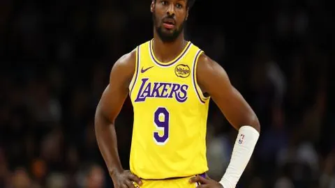 巴西队长德甲豪门梦碎，球场风格争议两重天